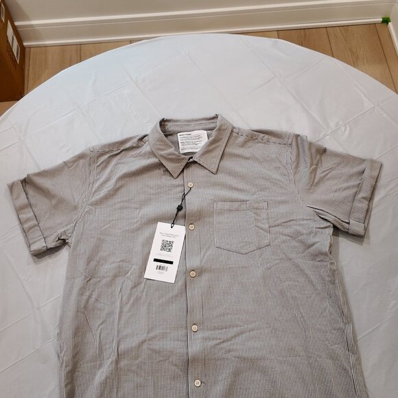 Men's Hybrid Seersucker Short Sleeve Shirt - Grey Tonal Stripe (NWT) - Picture 2 of 8